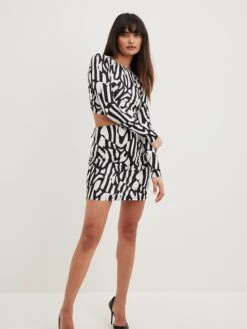 NA-KD Mini-jupes Jupe Femme Noir / Blanc -Parfaite Jupe 0e67e3b33bb23b886662b18178042ee5