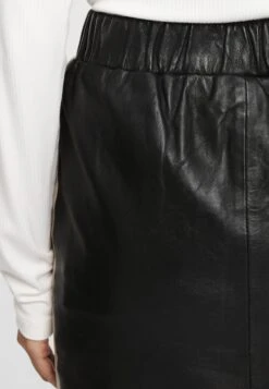 Jupes En Cuir Jupe G2GJoggskirt LABRIV Femme Noir -Parfaite Jupe 1f6eba4c809d76e7986b318d112fae02