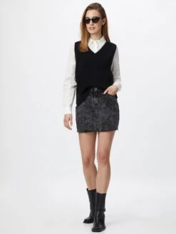 ONLY Mini-jupes Jupe EMILY Femme Noir 10 ONLY Mini-jupes Jupe EMILY Femme Noir -Parfaite Jupe 25c0a8d4998fdb27cc8b03c1b16e11df