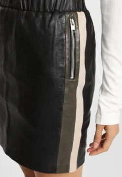 Jupes En Cuir Jupe G2GJoggskirt LABRIV Femme Noir -Parfaite Jupe 42141bd77db0af579e493a4193a82932