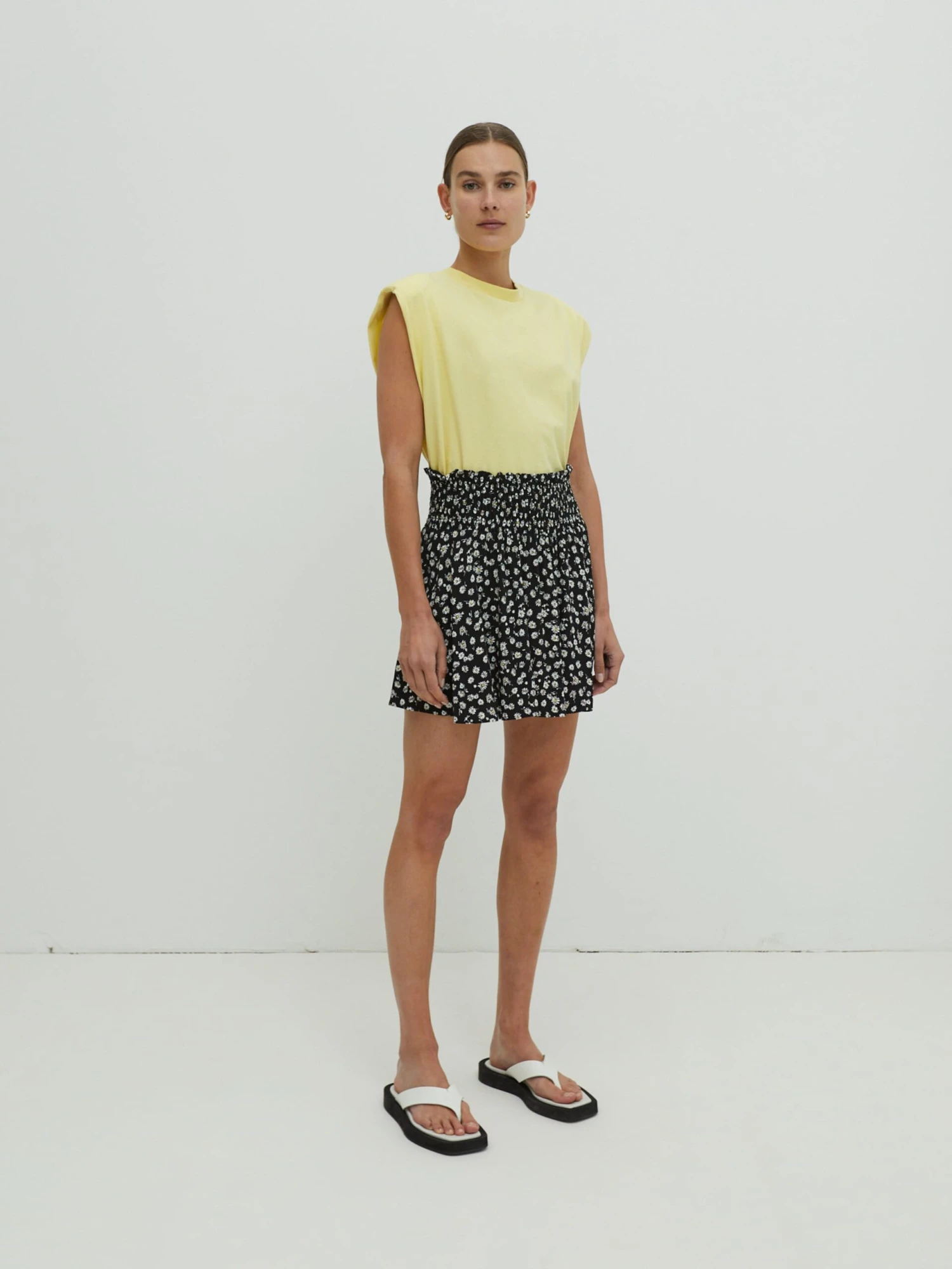 EDITED Mini-jupes Jupe Sage Femme Mélange De Couleurs / Noir 7 EDITED Mini-jupes Jupe Sage Femme Mélange De Couleurs / Noir – Image 5