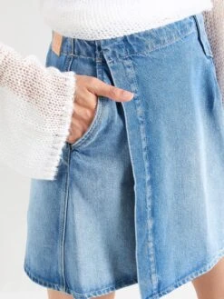 Pepe Jeans Mini-jupes Jupe EVY Femme Bleu Clair -Parfaite Jupe 7b191dcc68e9523e20b99b6d62560c11