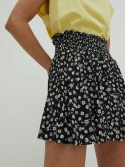 EDITED Mini-jupes Jupe Sage Femme Mélange De Couleurs / Noir 8 EDITED Mini-jupes Jupe Sage Femme Mélange De Couleurs / Noir -Parfaite Jupe 7bfb7bcb85ba85f8122bced4994dfb3d