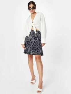 Mini-jupes Jupe Trixi Femme Noir 11 Mini-jupes Jupe Trixi Femme Noir -Parfaite Jupe e9b6d8f904e1ce27655d607ee53f4a87