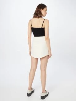 RVCA Mini-jupes Jupe Femme Ivoire 10 RVCA Mini-jupes Jupe Femme Ivoire -Parfaite Jupe ebf5caabb95d93ad133168957dcef717